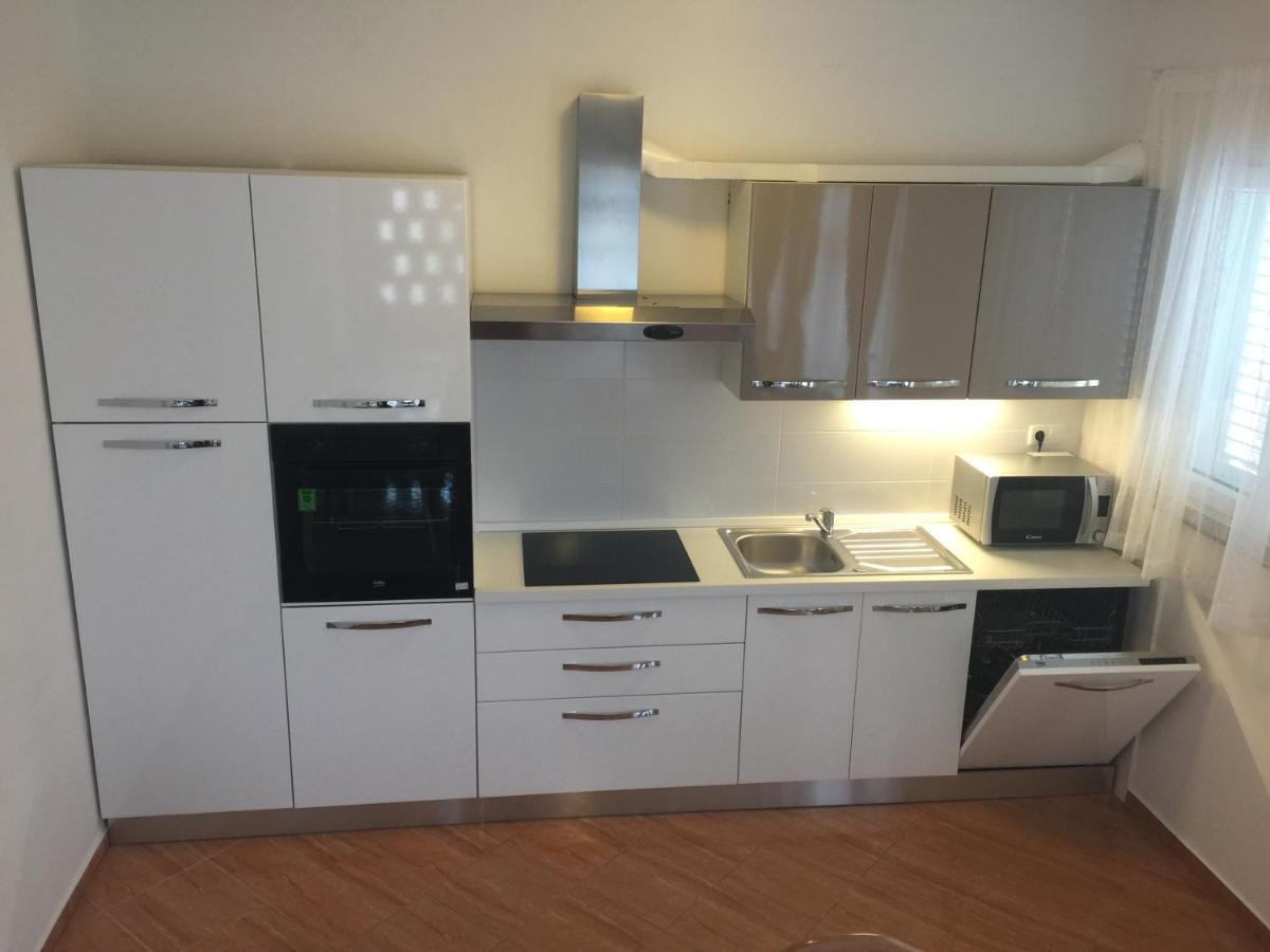 Apartments Piculjan โลปาร์ ภายนอก รูปภาพ