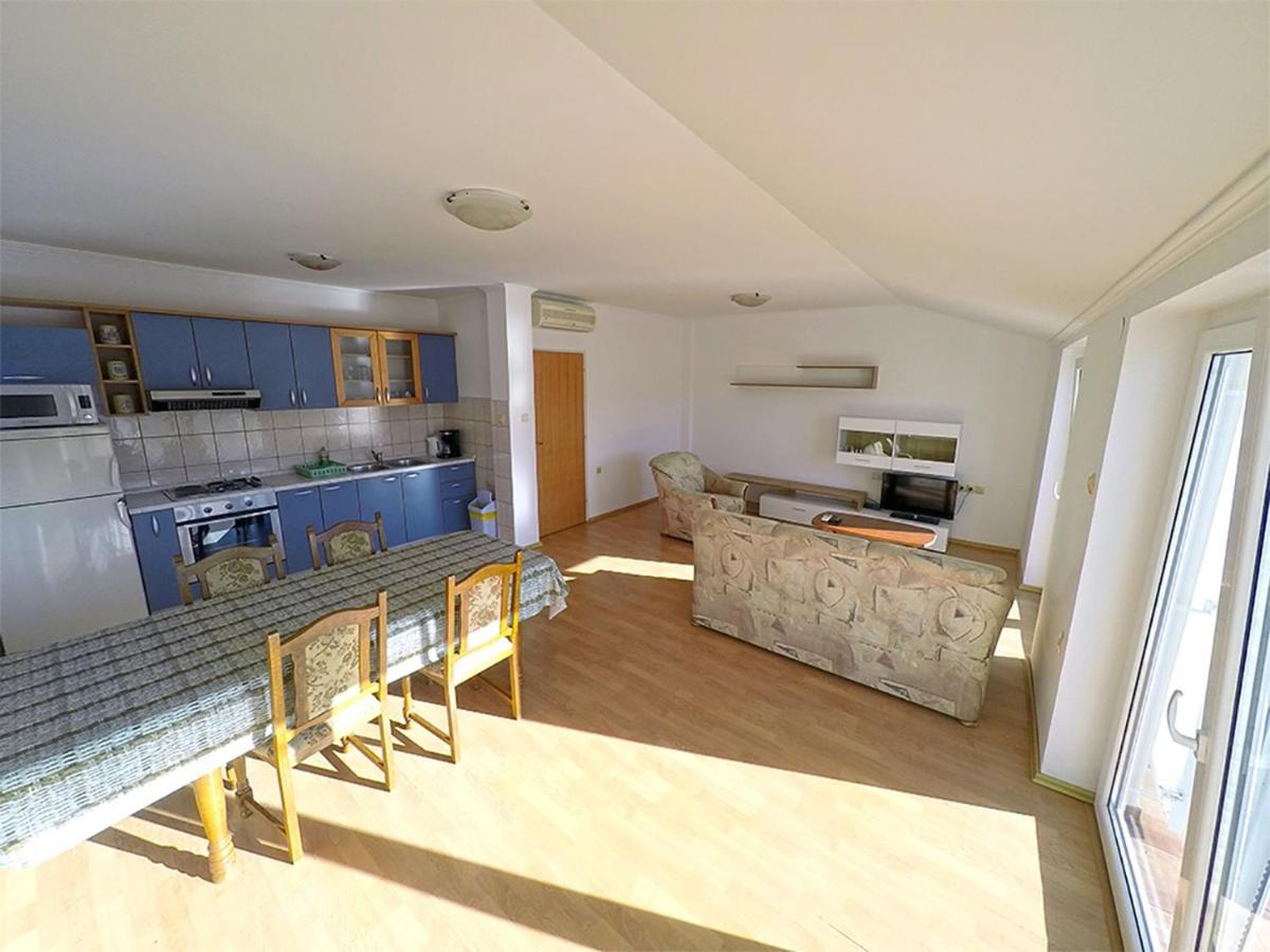 Apartments Piculjan โลปาร์ ภายนอก รูปภาพ