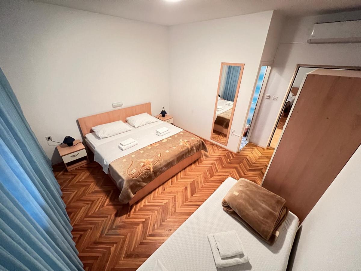 Apartments Piculjan โลปาร์ ภายนอก รูปภาพ