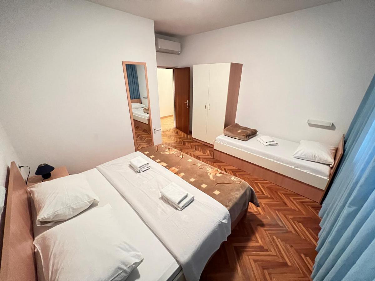 Apartments Piculjan โลปาร์ ภายนอก รูปภาพ