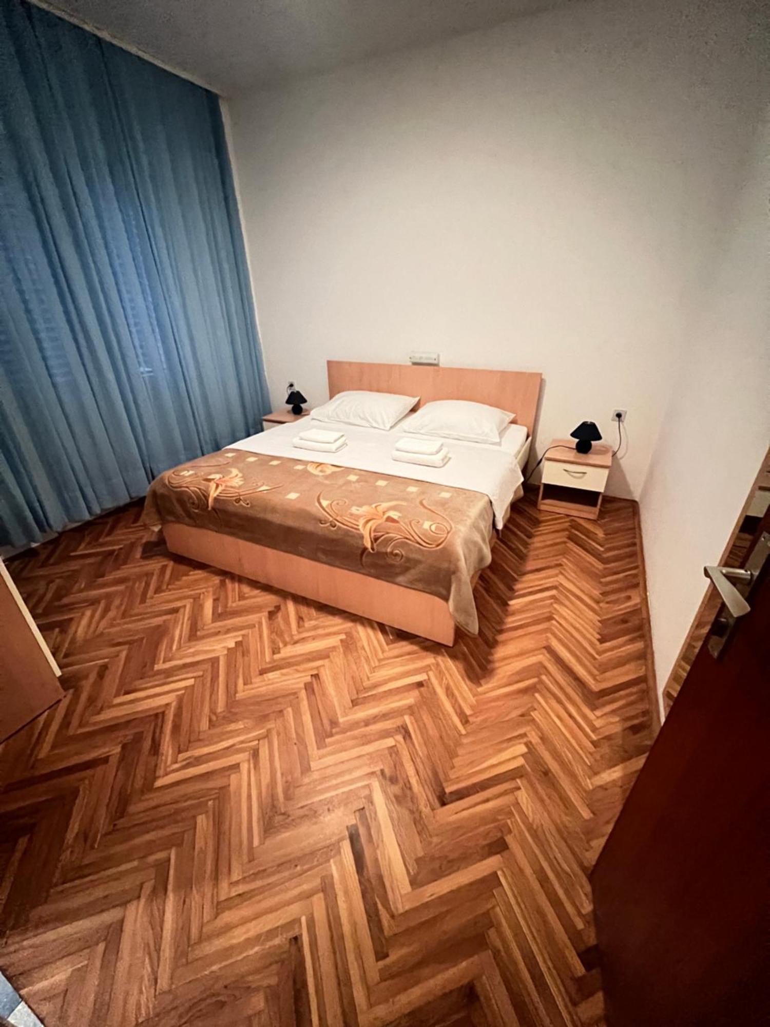 Apartments Piculjan โลปาร์ ภายนอก รูปภาพ