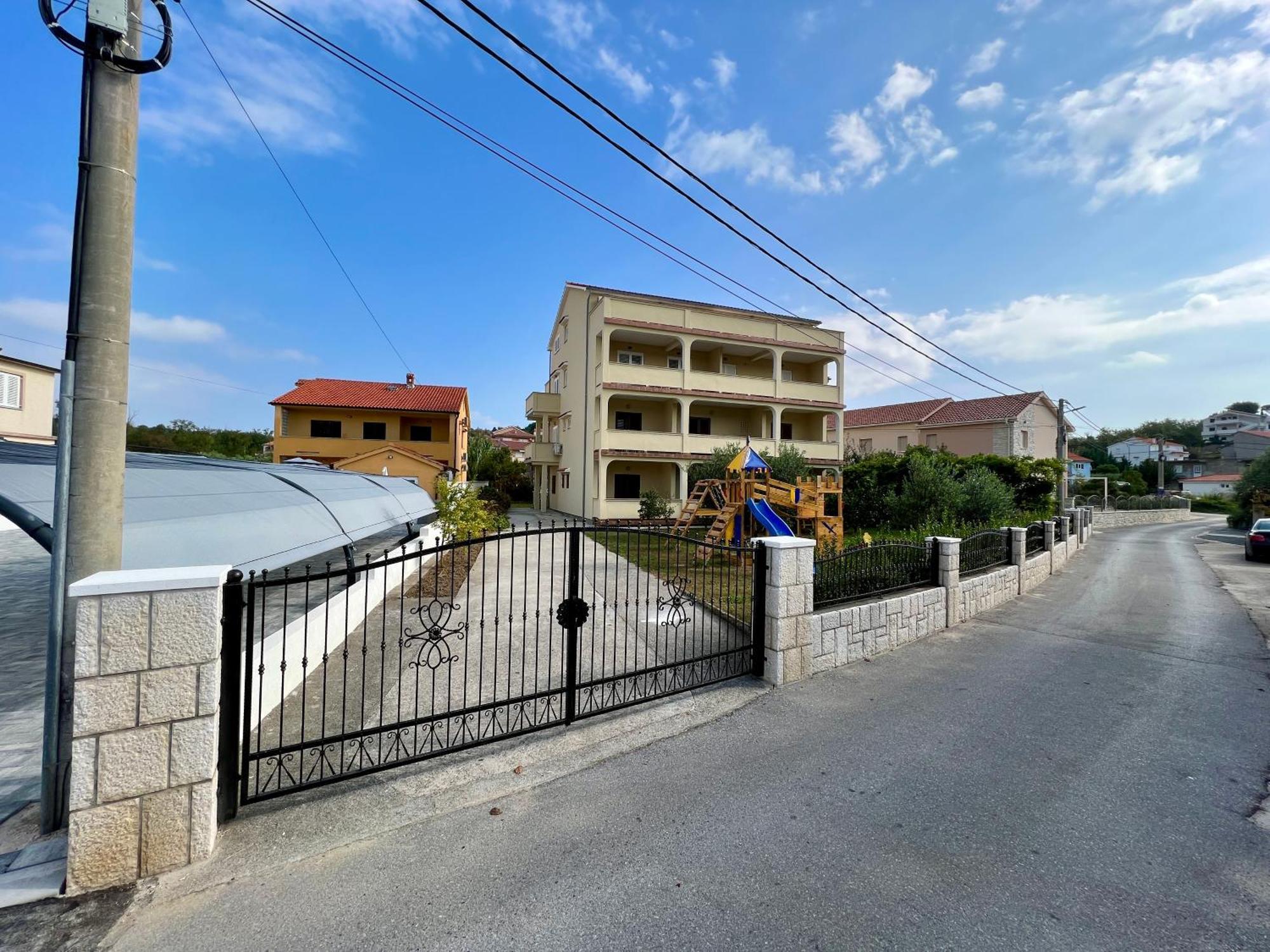 Apartments Piculjan โลปาร์ ภายนอก รูปภาพ