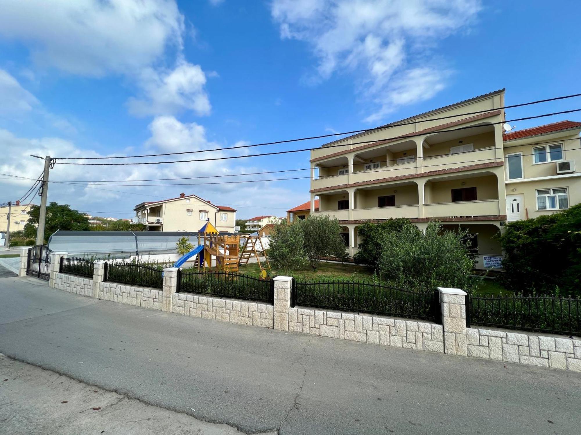 Apartments Piculjan โลปาร์ ภายนอก รูปภาพ