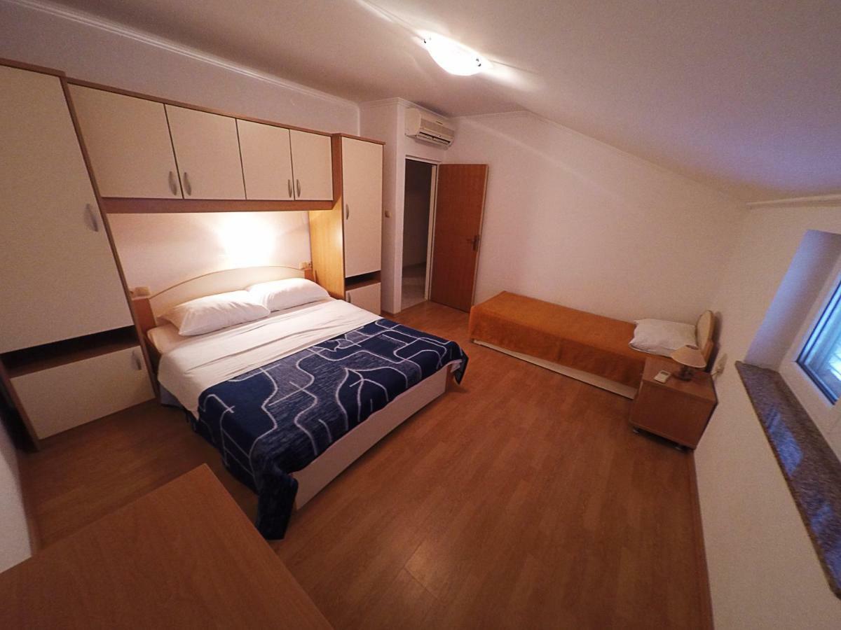 Apartments Piculjan โลปาร์ ภายนอก รูปภาพ