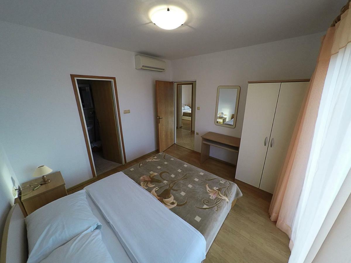 Apartments Piculjan โลปาร์ ภายนอก รูปภาพ
