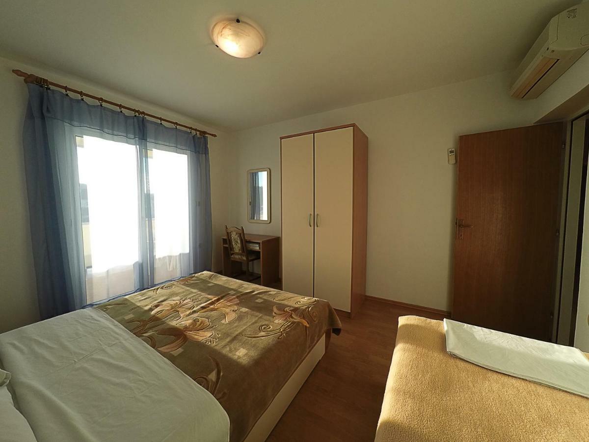 Apartments Piculjan โลปาร์ ภายนอก รูปภาพ