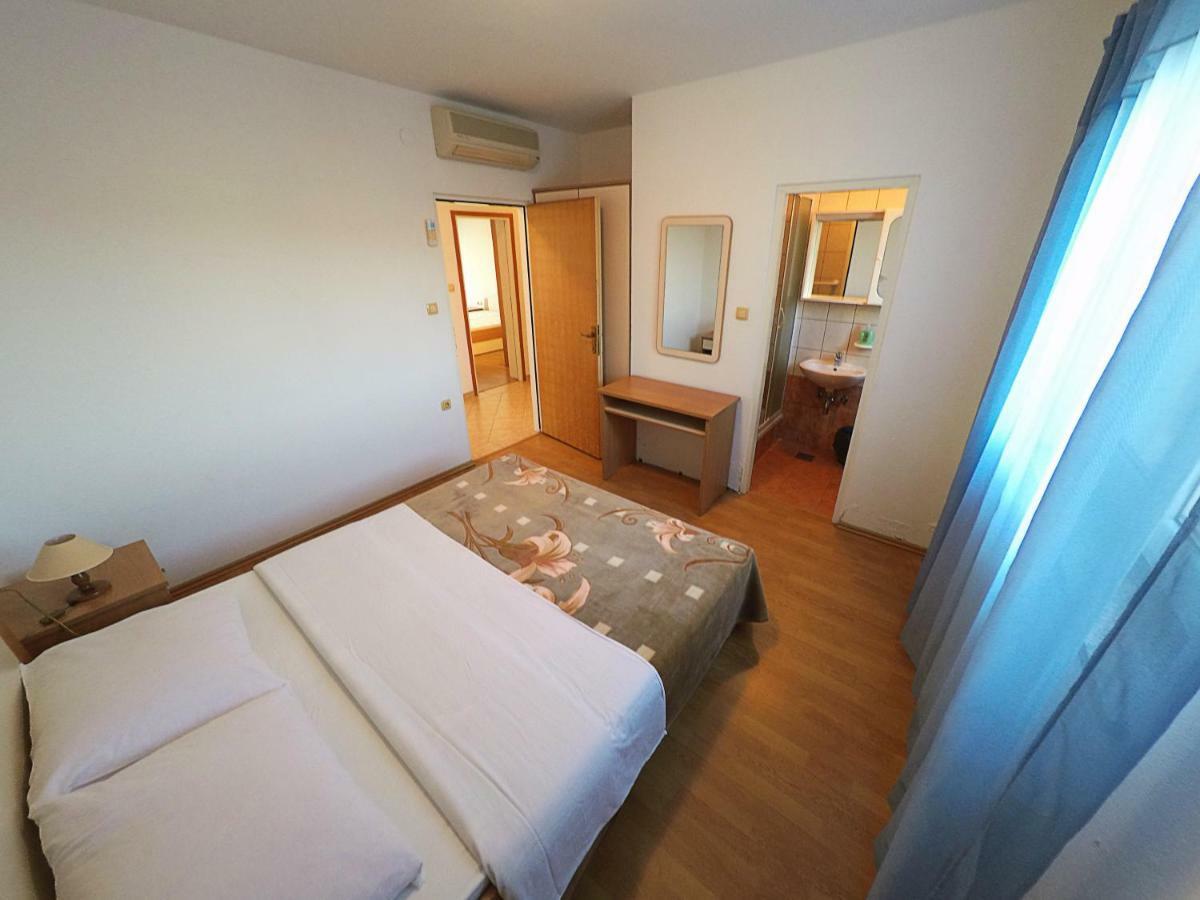 Apartments Piculjan โลปาร์ ภายนอก รูปภาพ