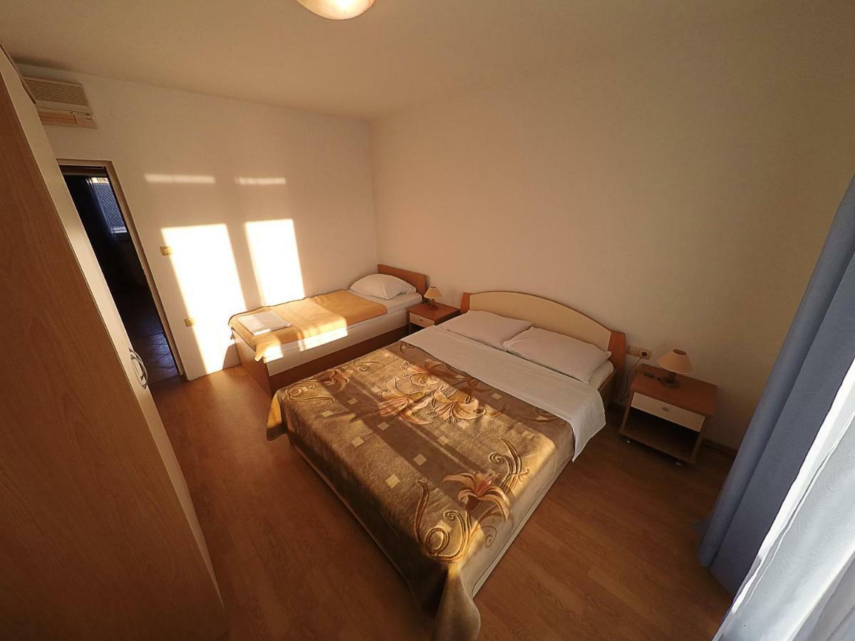 Apartments Piculjan โลปาร์ ภายนอก รูปภาพ