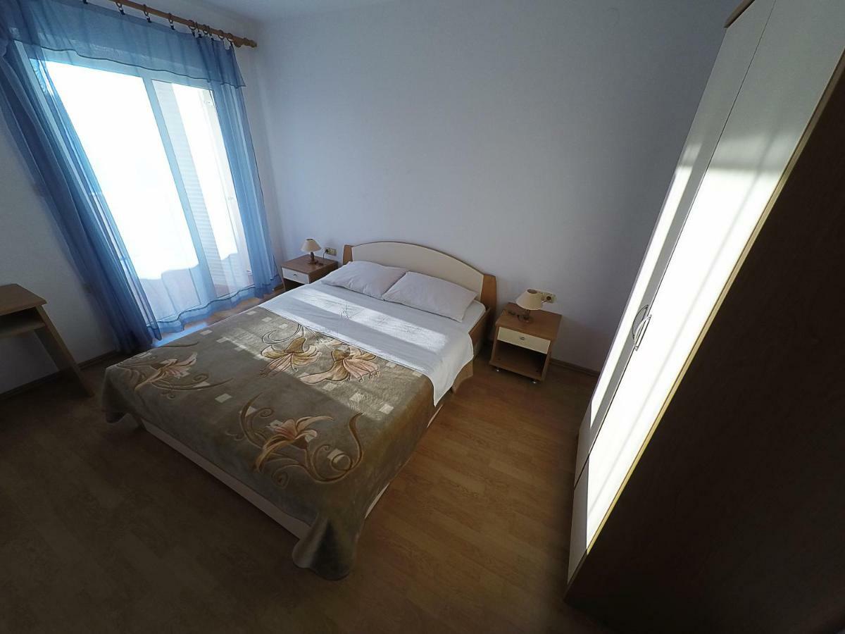 Apartments Piculjan โลปาร์ ภายนอก รูปภาพ