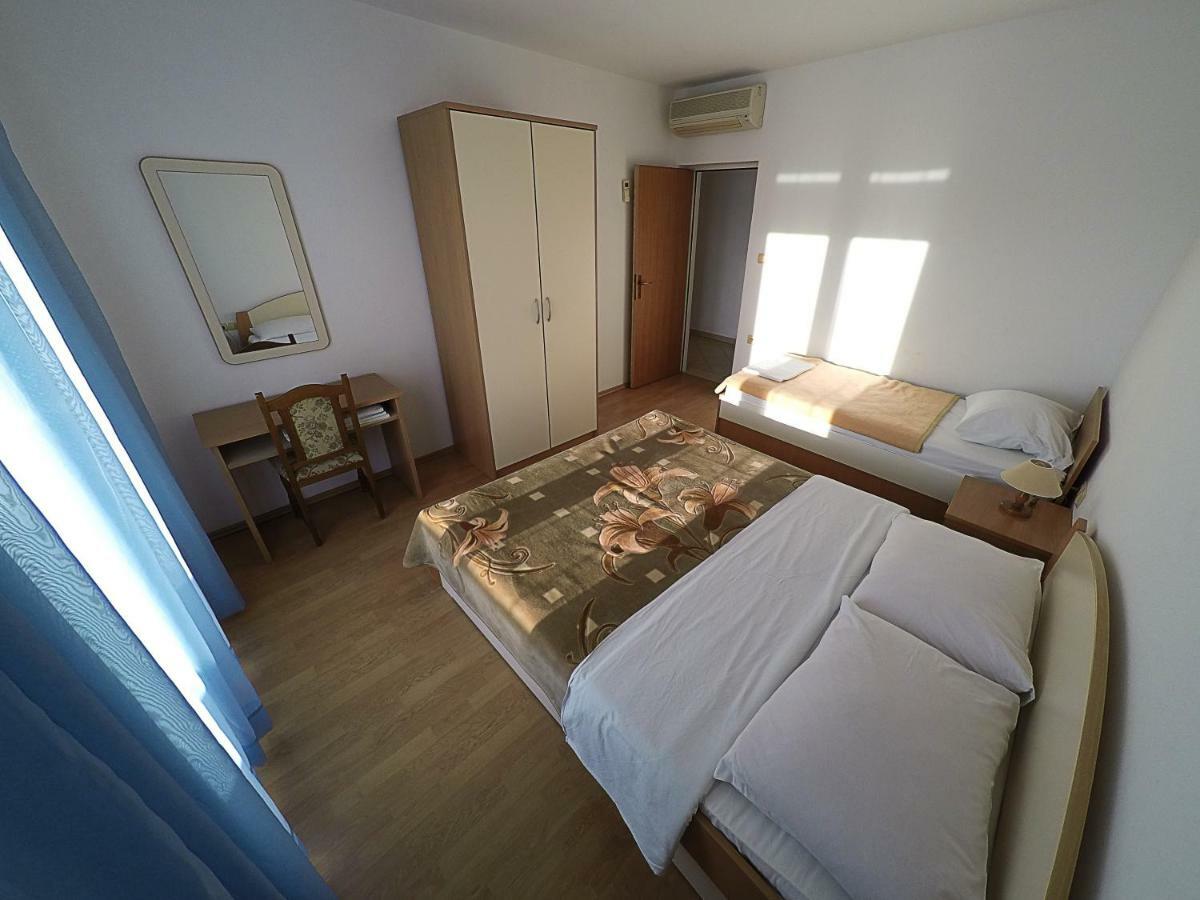 Apartments Piculjan โลปาร์ ภายนอก รูปภาพ