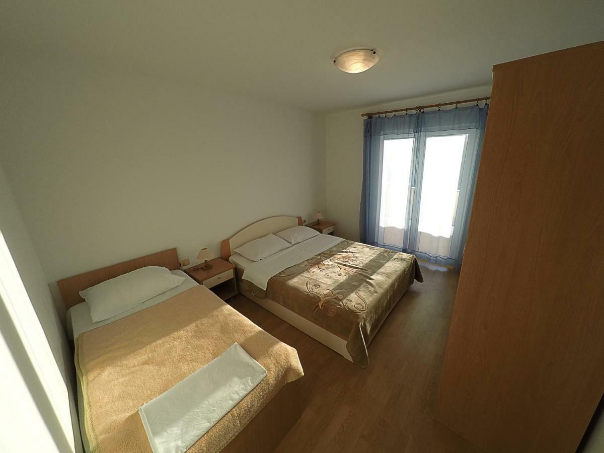 Apartments Piculjan โลปาร์ ภายนอก รูปภาพ